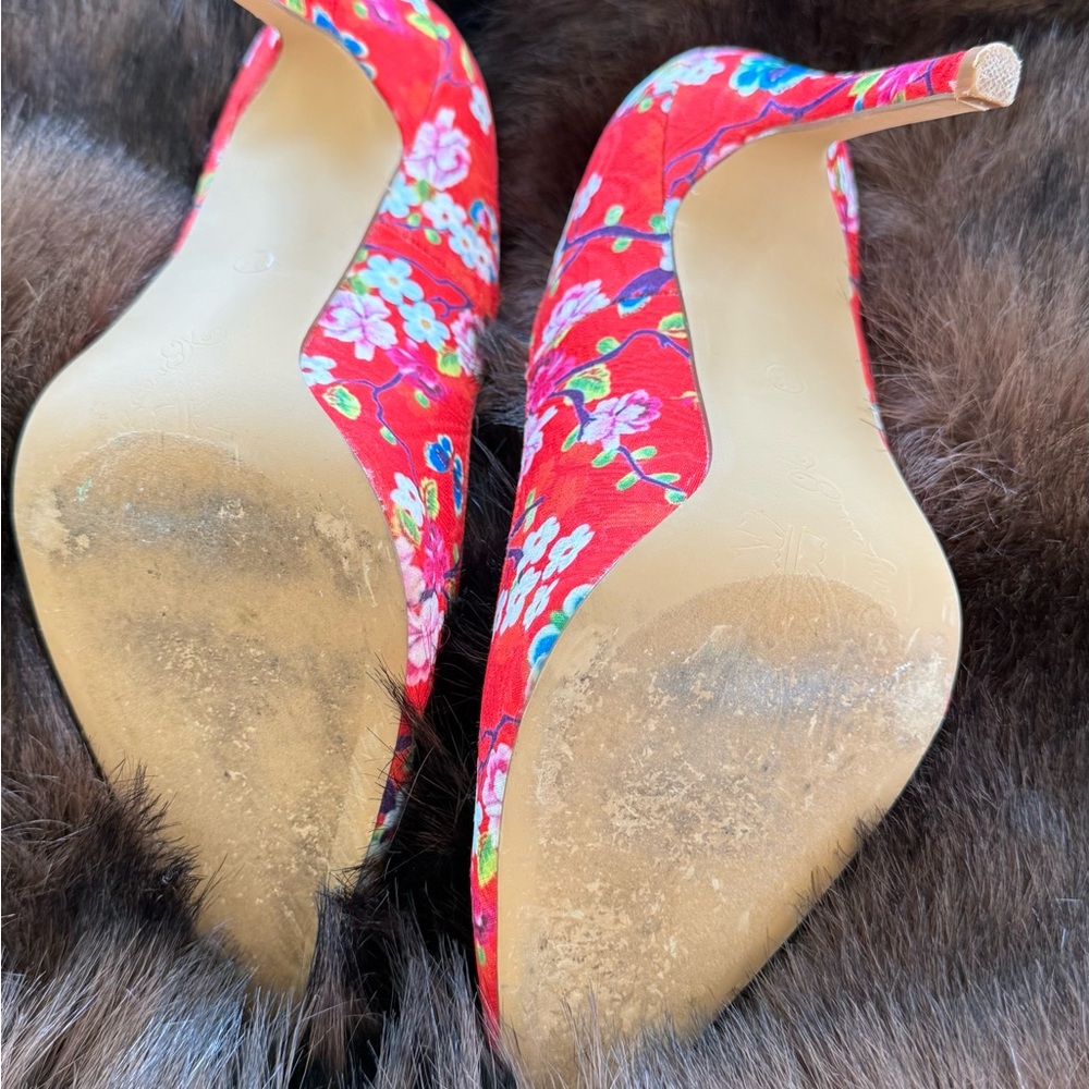 💖 Penny Loves Kenny Red Floral Pointed  Pumps with Multicolor Blooms - Picture 3 of 6